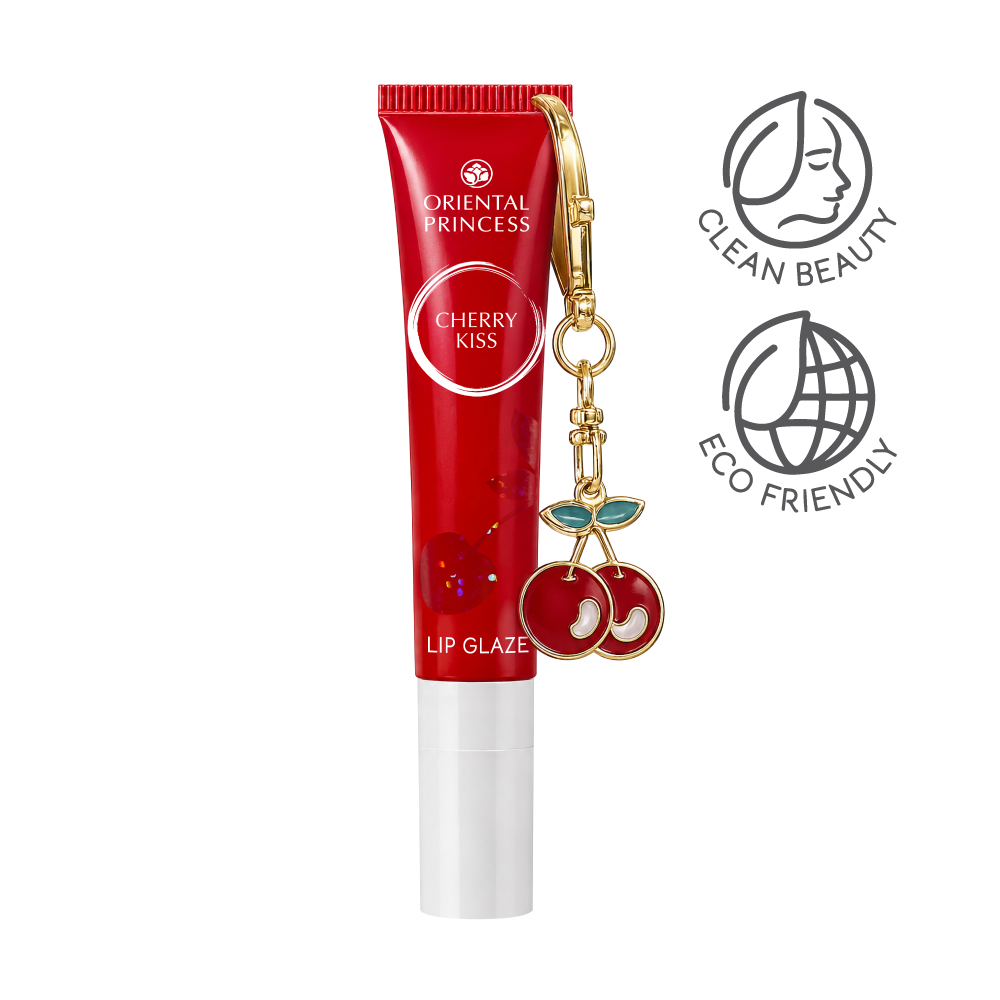 Cherry Kiss Lip Glaze ลิปกลอสสูตรวีแกนและคลีน สี Cherry Red ฉ่ำวาวดุจกระจก พร้อมชิมเมอร์ละเอียด ช่วยให้ริมฝีปากดูอิ่มเอิบ ชุ่มชื้น และสุขภาพดี